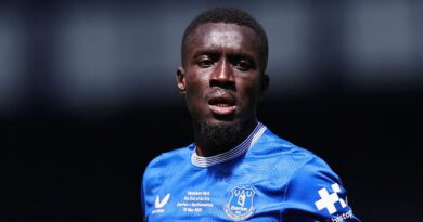 Everton open talks on new Idrissa Gueye deal