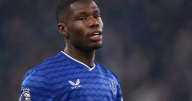 Barry issued Everton starting role warning