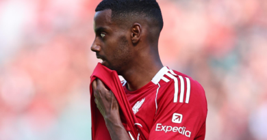 Slot explains Isak’s absence in Man Utd trip