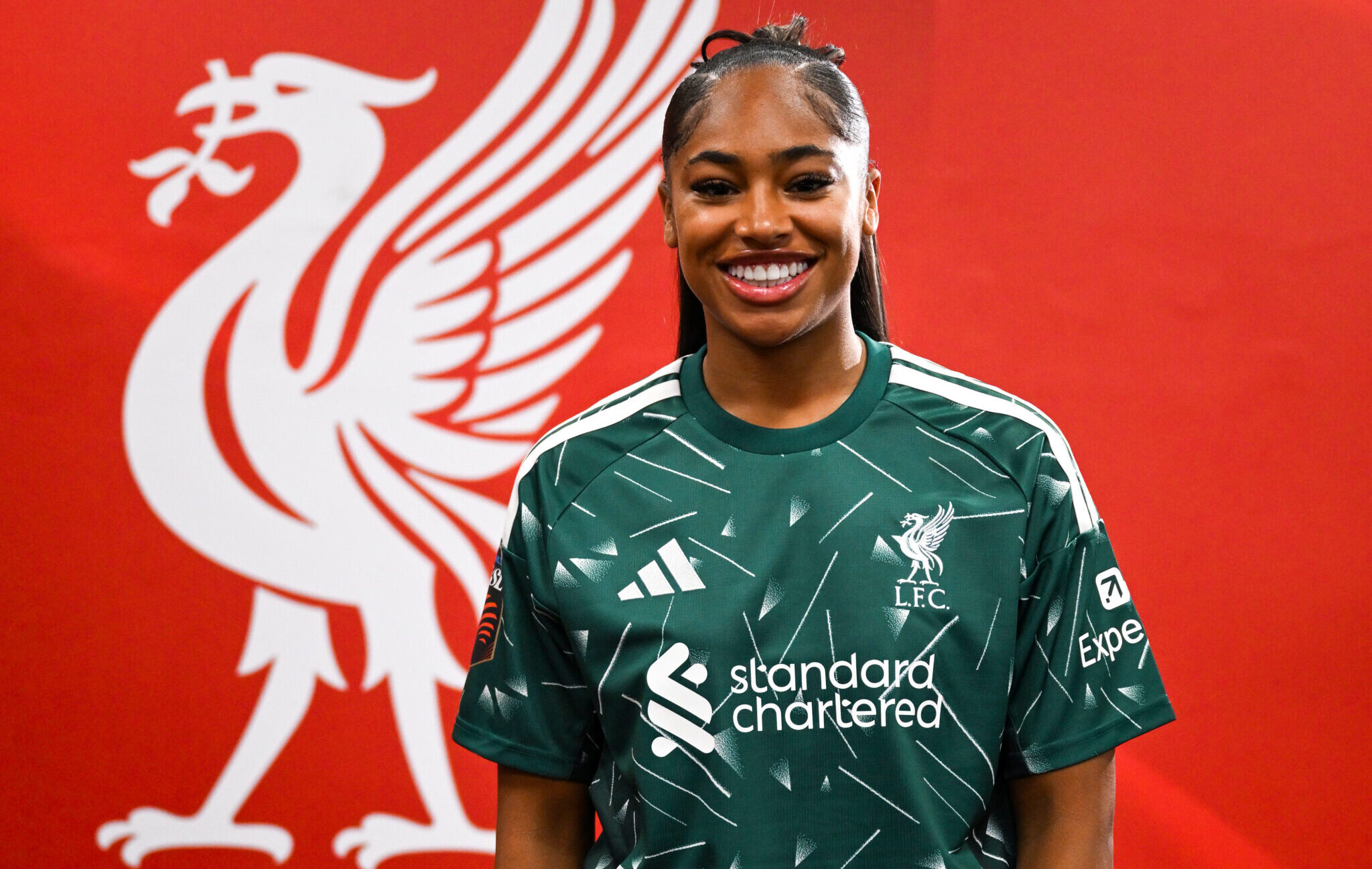 Liverpool Women sign Golden Glove winner