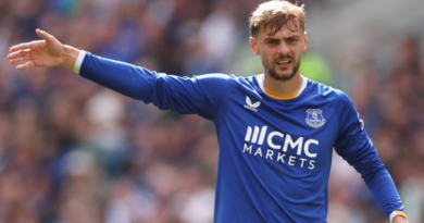 Dewsbury-Hall annoyed by Everton ‘meltdowns’